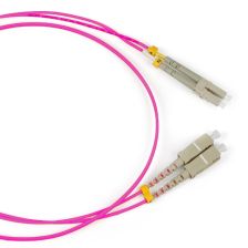 Комм. шнур оптический Hyperline, Duplex LC/SC, OM4 50/125, LSZH, 3м, Ø 2мм, серый хвостовик, цвет: маджента