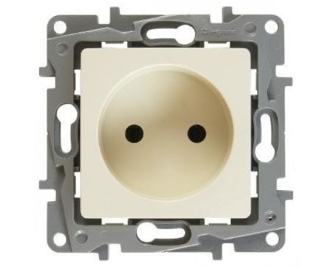 Розетка электрическая Legrand 672320