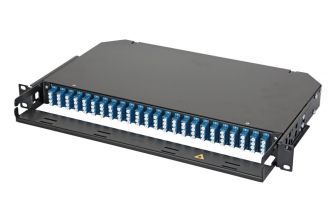 Комм. панель ВО Eurolan 47C-24, 1HU, портов: 24 LC/UPC (Quadro) OS2, установлено адаптеров: 8невыдвижная, прямая, орг-йзер: предустановлен, цвет: чёрн