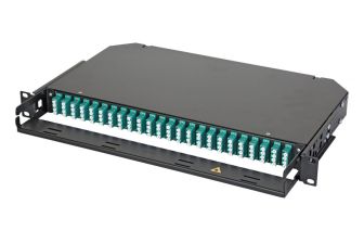 Комм. панель ВО Eurolan 47C-24, 1HU, портов: 24 LC/UPC (Quadro) OM3, установлено адаптеров: 24невыдвижная, прямая, орг-йзер: предустановлен, цвет: чёр