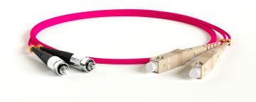 Комм. шнур оптический Hyperline, Duplex FC/SC, OM4 50/125, LSZH, 30м, Ø 2мм, серый хвостовик, цвет: маджента