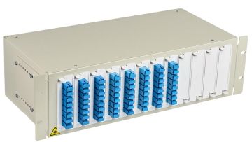 (Архив)Комм. панель ВО Связьстройдеталь ШКОС-Л, 3HU,  SC/UPC (SM) , невыдвижная, прямая, цвет: светло-серый, 6 кабельных вводов