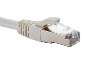Шнур комм. Eurolan, кат. 5е, экр., F/UTP, RJ45, LSZH (нг(A)-HF), 30м, белый