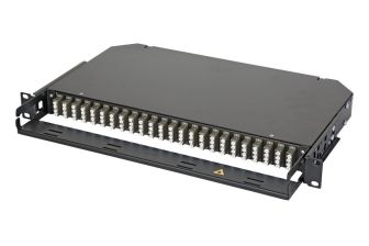 Комм. панель ВО Eurolan 47C-24, 1HU, портов: 24 LC/UPC (Quadro) OM2, установлено адаптеров: 24невыдвижная, прямая, орг-йзер: предустановлен, цвет: чёр